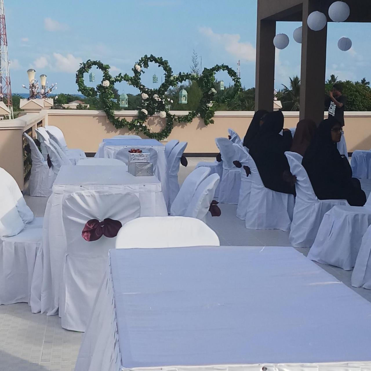 Abuharee Grand Addu City Exterior foto