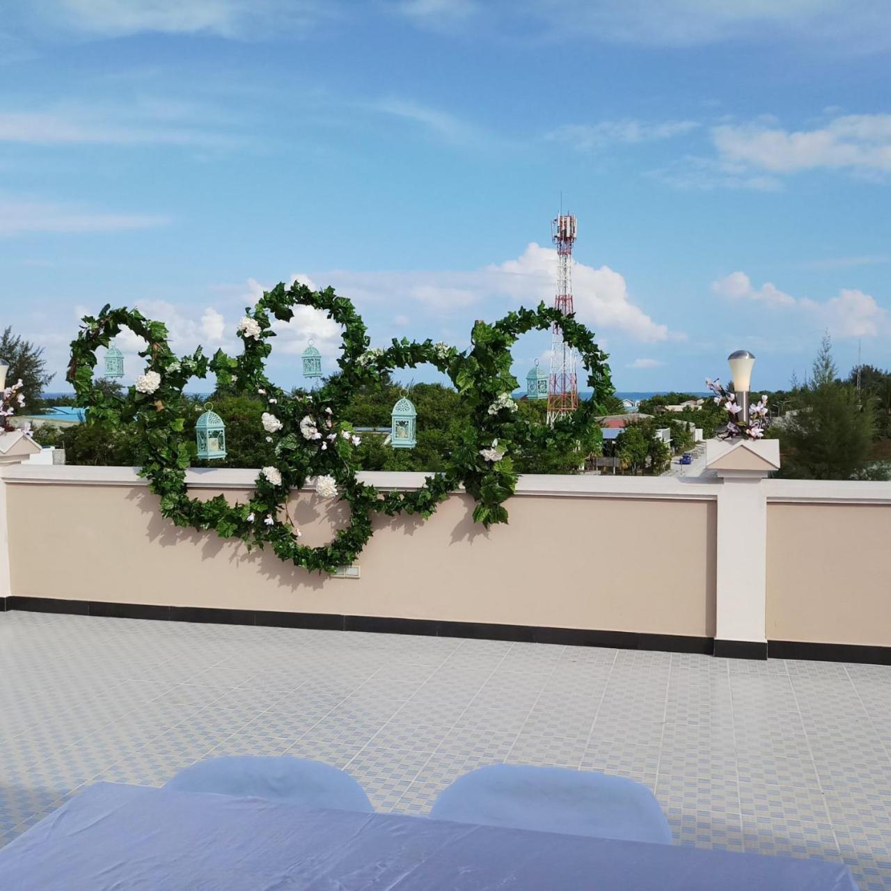 Abuharee Grand Addu City Exterior foto