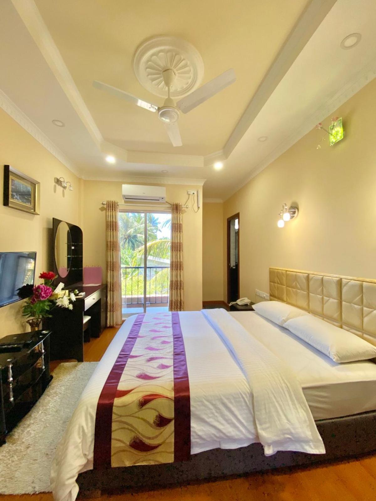 Abuharee Grand Addu City Exterior foto