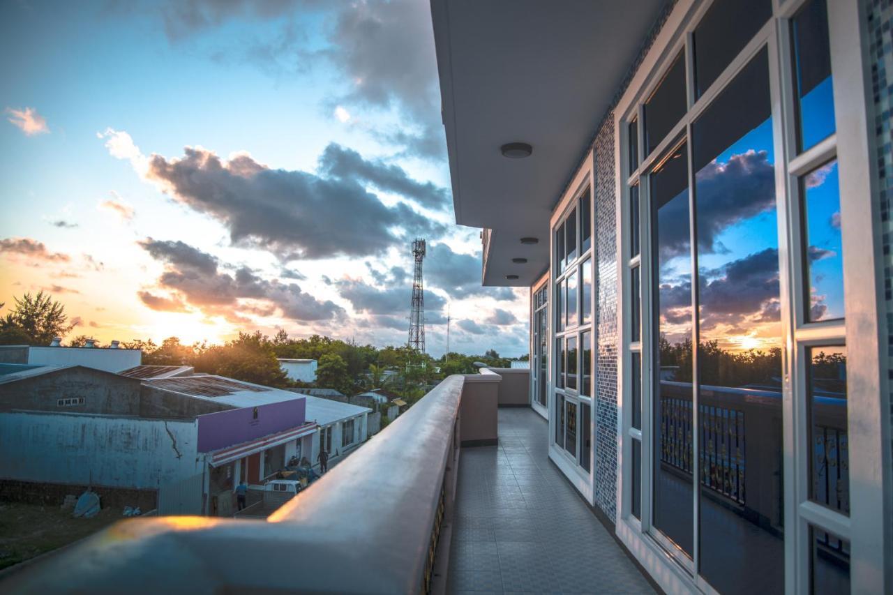 Abuharee Grand Addu City Exterior foto