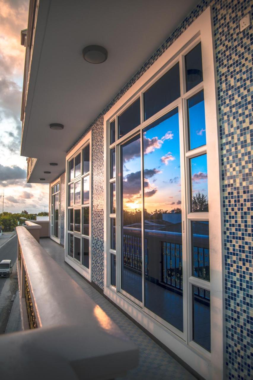 Abuharee Grand Addu City Exterior foto