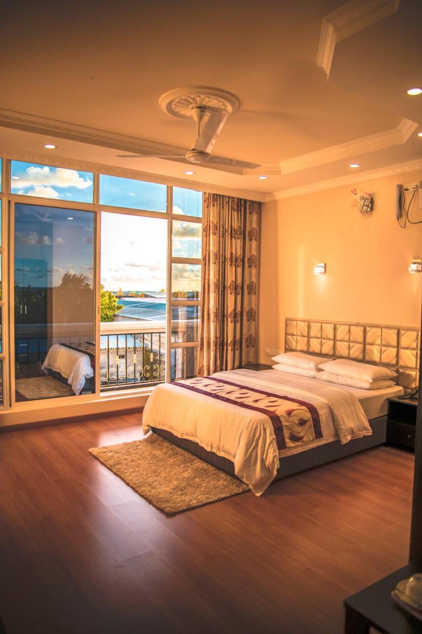 Abuharee Grand Addu City Exterior foto