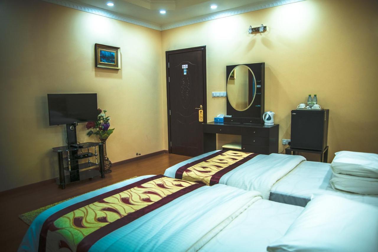 Abuharee Grand Addu City Exterior foto