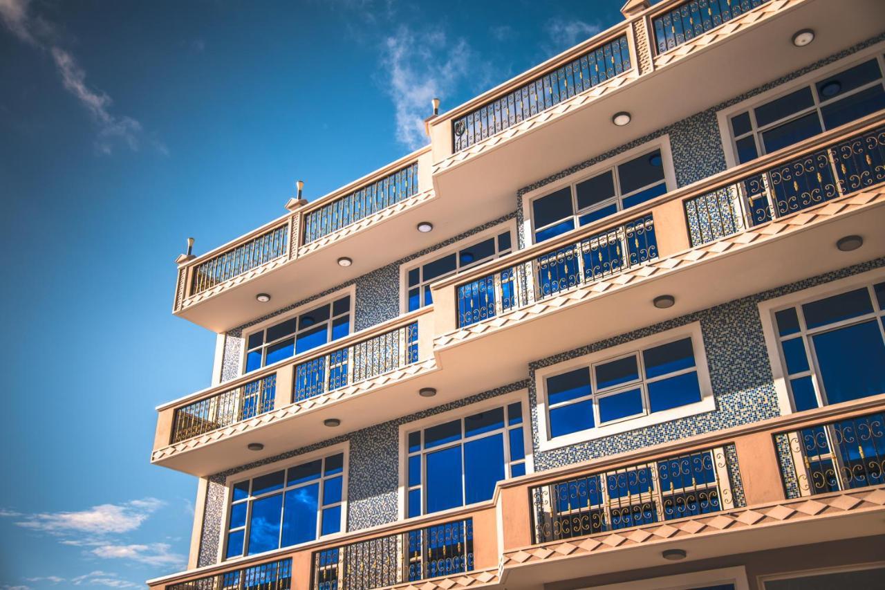 Abuharee Grand Addu City Exterior foto